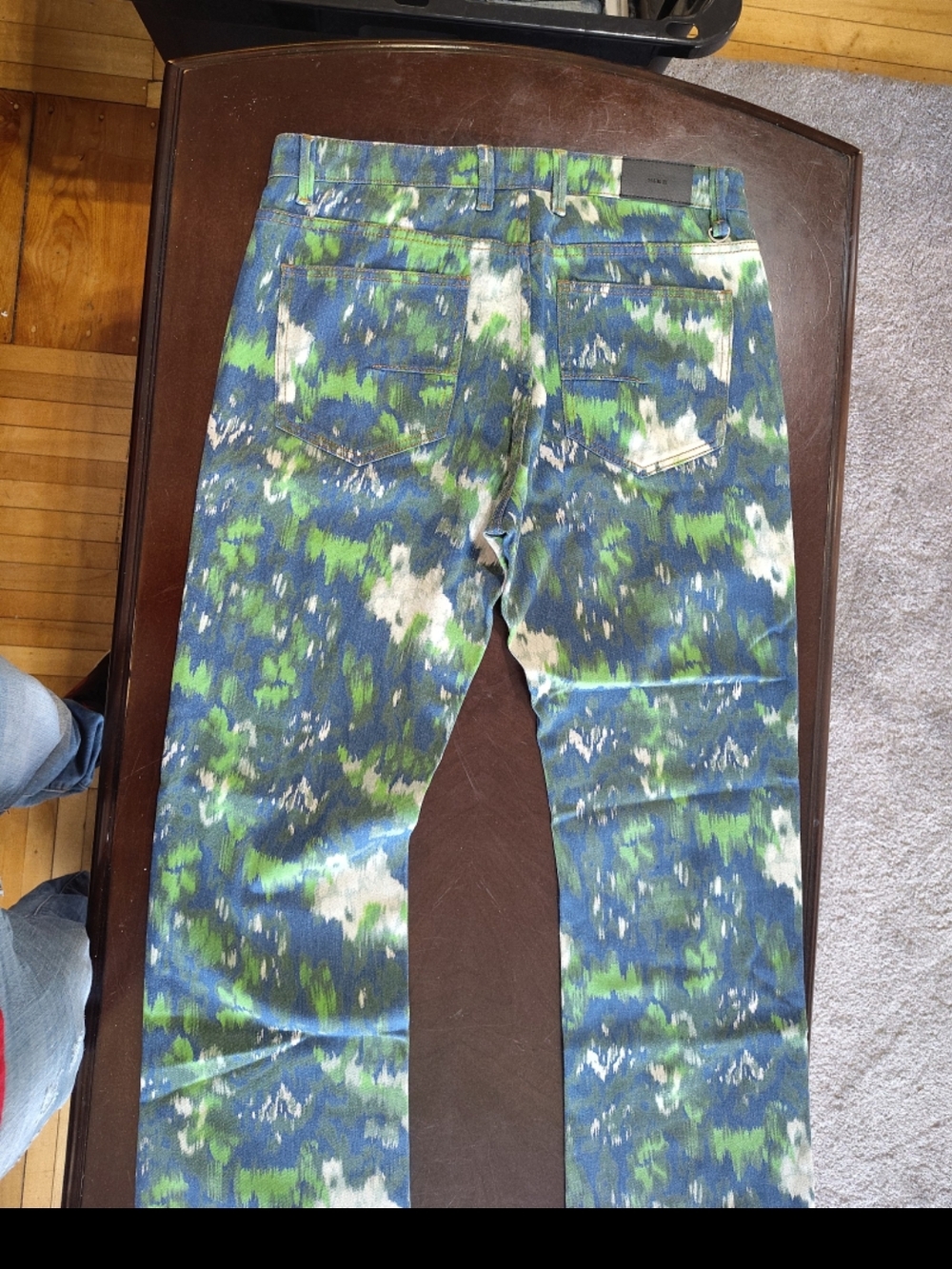 DKNY Men's Relaxed Jeans in Blue, Green, White Print